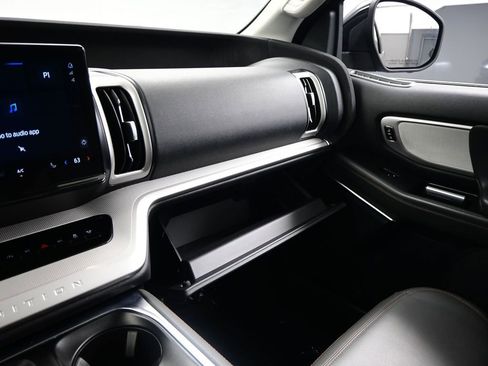 Used 2025 Ford Expedition Active image 27