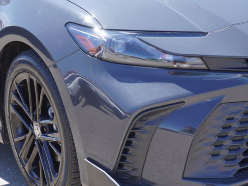 Used 2025 Toyota Camry SE w/ Convenience Package FWD image 3