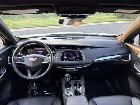 Used 2022 Cadillac XT4 Luxury w/ Cold Weather Package AWD/4WD image 21