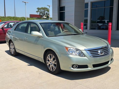 Used 2008 Toyota Avalon XLS FWD image 2