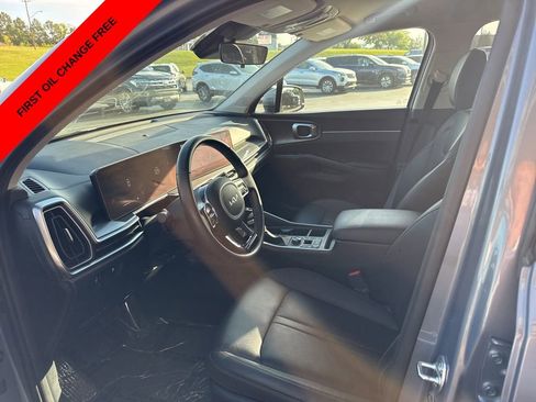 Used 2025 Kia Sorento S FWD image 8