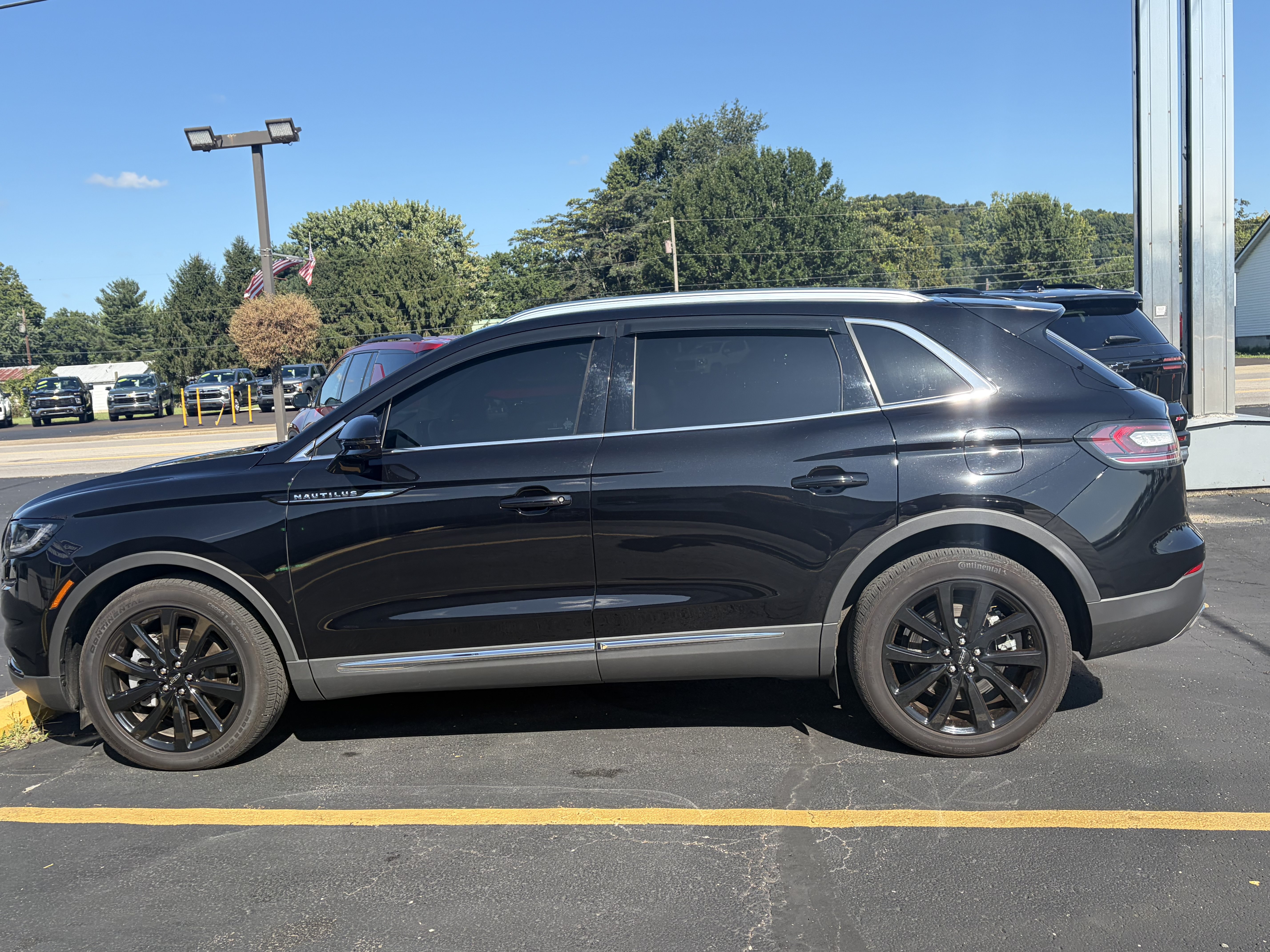 Used 2023 Lincoln Nautilus Reserve w/ Monochromatic Package AWD/4WD image 2