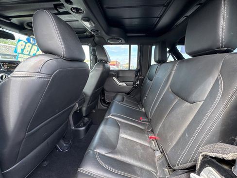 Used 2014 Jeep Wrangler Unlimited Rubicon image 10