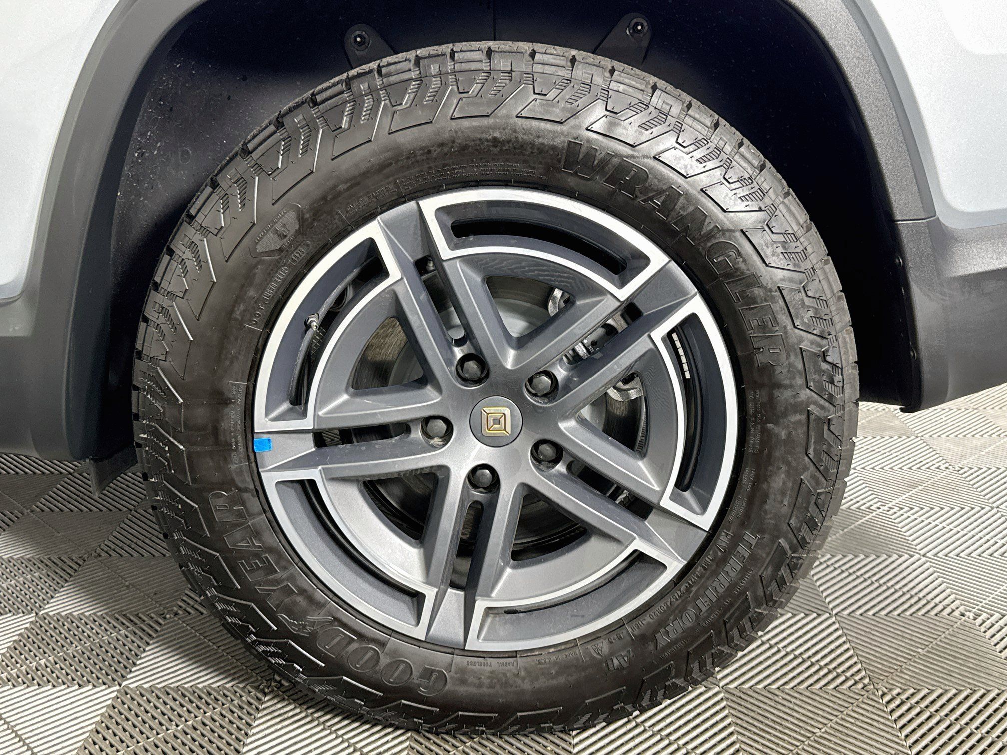 Used 2026 Rivian R1S Adventure Dual AWD/4WD image 33