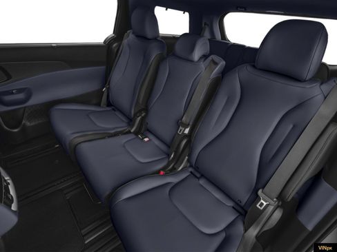 Used 2025 Kia Carnival SX image 11