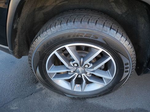 Used 2018 Jeep Grand Cherokee Limited image 34