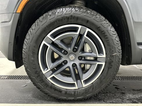 Used 2025 Rivian R1S Adventure AWD/4WD image 9