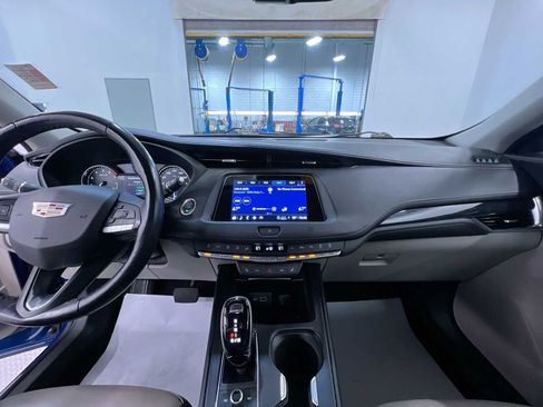 Used 2021 Cadillac XT4 Premium Luxury w/ Cold Weather Package AWD/4WD image 23