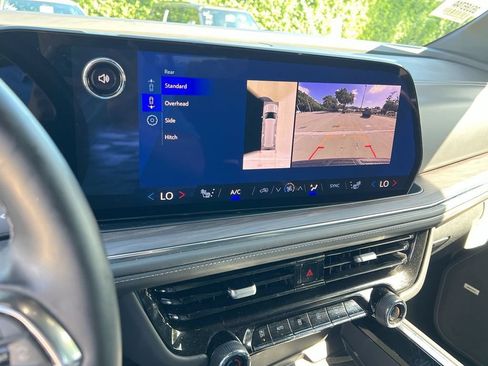 Used 2025 Chevrolet Suburban LT w/ Comfort Package RWD image 16