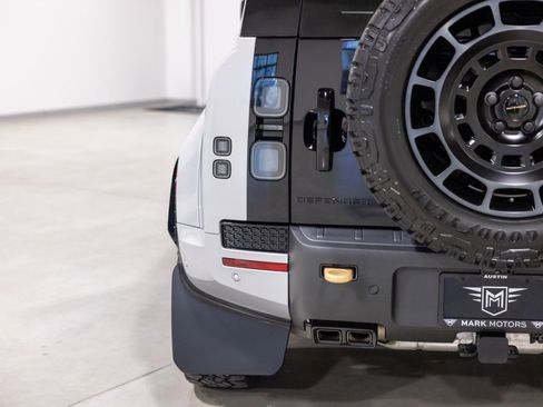 Used 2026 Land Rover Defender 110 OCTA image 14