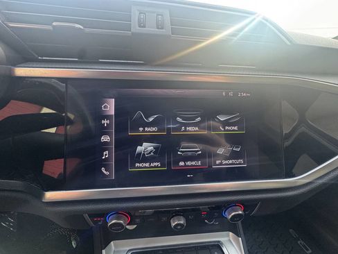 Used 2020 Audi Q3 2.0T Premium w/ Convenience Package image 37