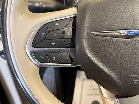 Used 2020 Chrysler Pacifica Limited image 10