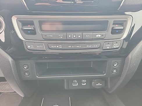 Used 2025 Honda Ridgeline Black Edition image 16