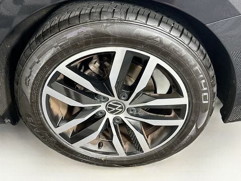 Used 2025 Volkswagen Jetta SE FWD image 11