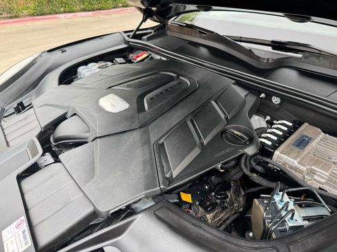 Used 2020 Porsche Cayenne image 37