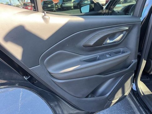 Used 2023 GMC Terrain SLT w/ Elevation Edition FWD image 11