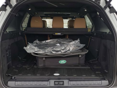 Used 2026 Land Rover Discovery Dynamic SE AWD/4WD image 32