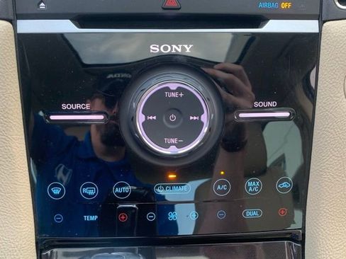 Used 2019 Ford Taurus Limited AWD/4WD image 16