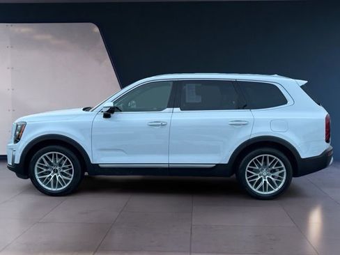 Used 2022 Kia Telluride SX w/ SX Prestige Package image 2