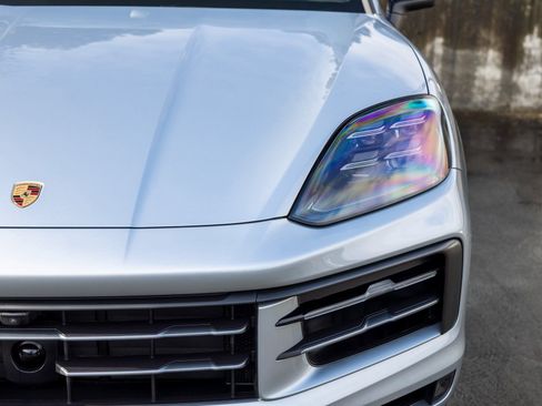 Certified 2025 Porsche Cayenne image 16