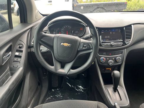Used 2018 Chevrolet Trax LS w/ LPO, Cargo Package FWD image 18