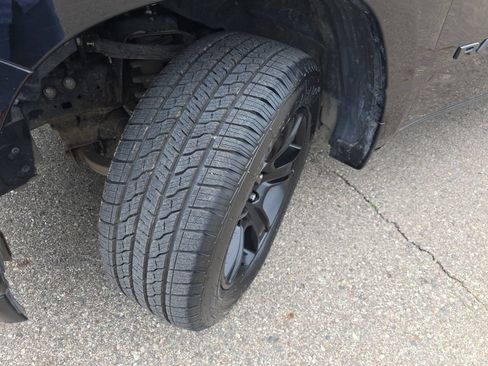 Used 2023 RAM 1500 Big Horn AWD/4WD image 34