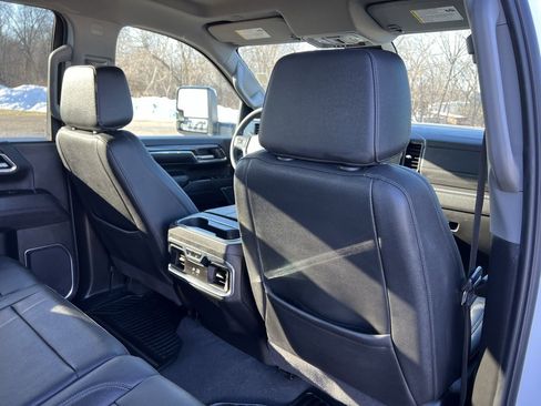 Used 2024 Chevrolet Silverado 2500 LTZ w/ LTZ Convenience Package image 18