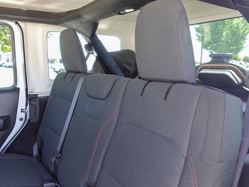 Used 2025 Jeep Wrangler Unlimited Rubicon image 24