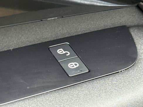 Used 2019 Land Rover Discovery SE AWD/4WD image 19