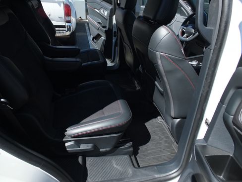 Used 2025 Ford Explorer ST image 14