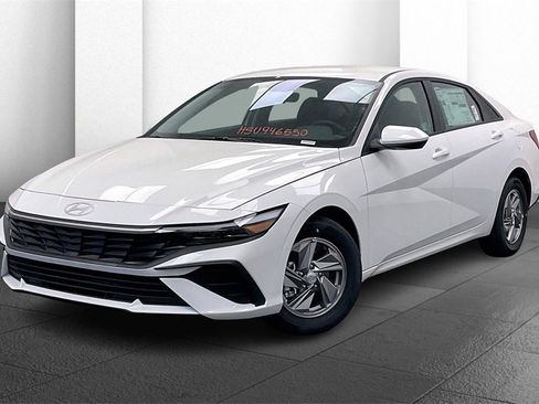 New 2025 Hyundai Elantra SE image 2
