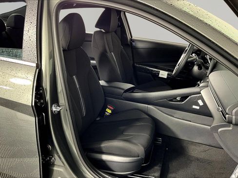 New 2026 Hyundai Elantra SEL Sport FWD image 19