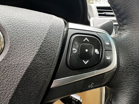 Used 2017 Toyota Camry XLE image 19