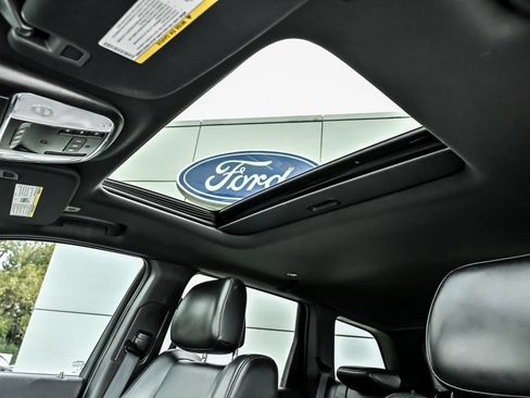 Used 2018 Jeep Grand Cherokee Limited AWD/4WD image 12