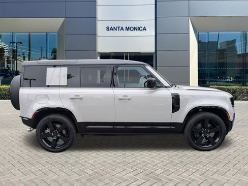 New 2026 Land Rover Defender 110 X-Dynamic SE image 4