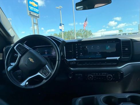 Used 2025 Chevrolet Silverado 2500 LT w/ Convenience Package AWD/4WD image 13