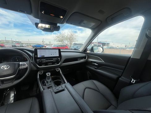 Used 2025 Toyota Grand Highlander FWD image 37