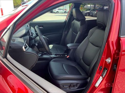 Used 2025 Toyota Corolla Cross XLE AWD/4WD image 29