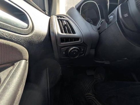 Used 2014 Ford Focus SE w/ SE Winter Package FWD image 38