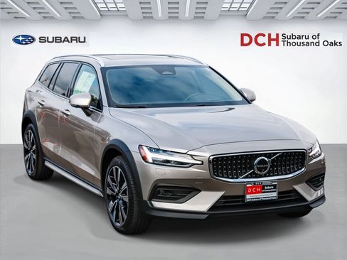 Used 2025 Volvo V60 B5 Cross Country Ultra w/ Protection Package Premier AWD/4WD image 3