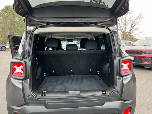 Used 2020 Jeep Renegade Latitude w/ Cold Weather Group image 34