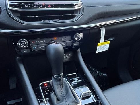 New 2025 Jeep Compass Latitude w/ Altitude Special Edition image 15