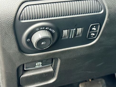 Used 2022 Jeep Wagoneer Series I image 3