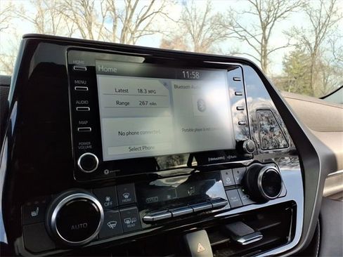 Certified 2022 Toyota Highlander XLE image 21