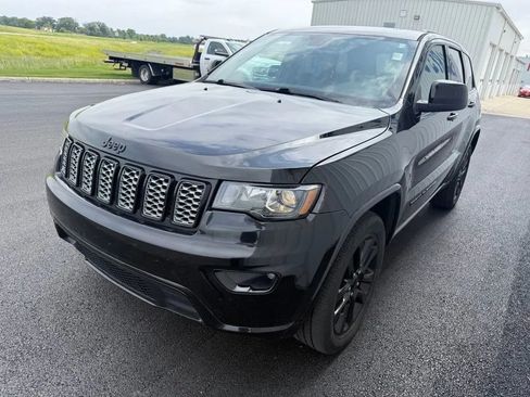 Used 2019 Jeep Grand Cherokee Altitude AWD/4WD image 4