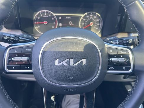 Certified 2023 Kia Sorento EX w/ Panoramic Sunroof Package image 60