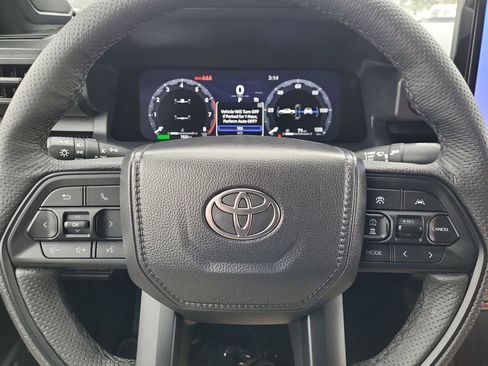 Used 2025 Toyota Tacoma TRD Pro AWD/4WD image 18