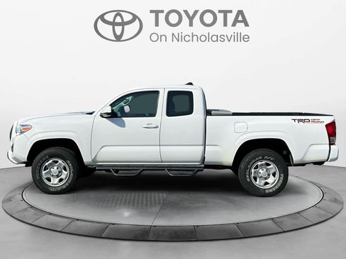 Used 2017 Toyota Tacoma SR AWD/4WD image 3