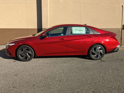 New 2025 Hyundai Elantra Limited image 9