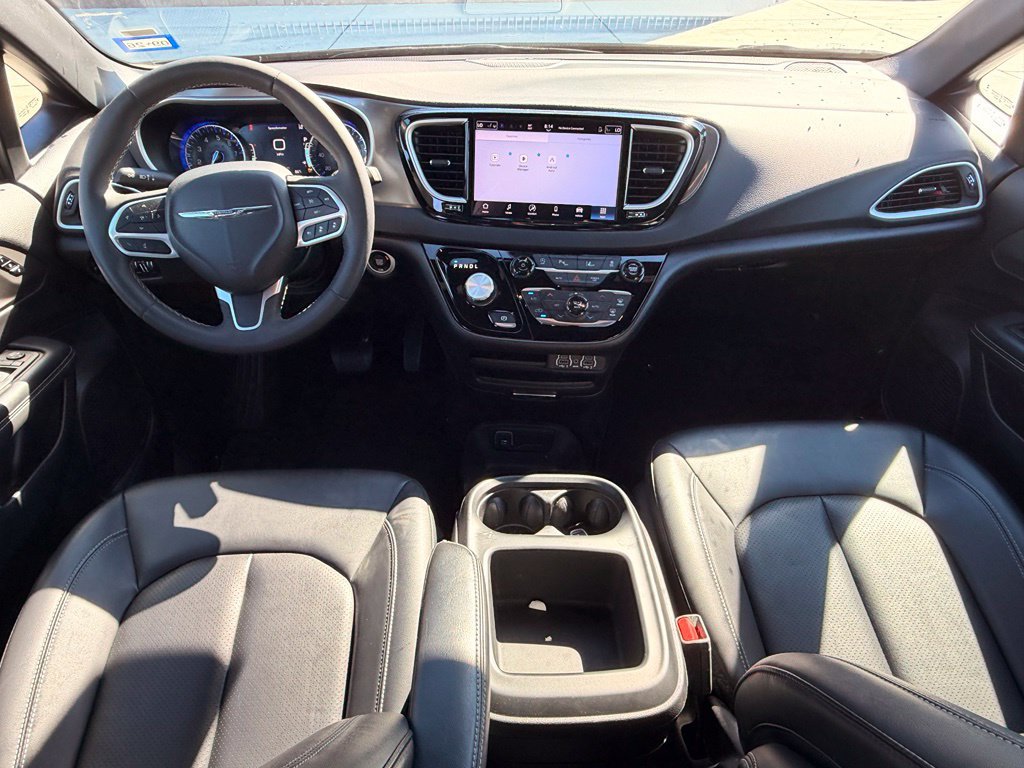 Certified 2025 Chrysler Pacifica Select FWD image 13